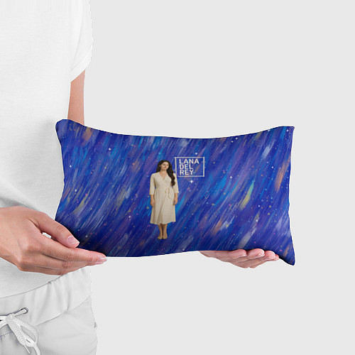 Подушка-антистресс Lana Del Rey в белом классическом платье на синем / 3D-принт – фото 3