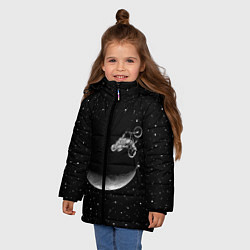 Куртка зимняя для девочки Астронавт байкер, цвет: 3D-черный — фото 2
