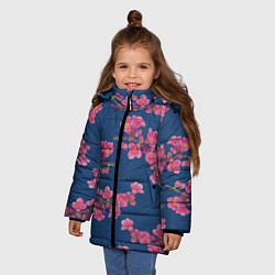Куртка зимняя для девочки Веточки айвы с розовыми цветами на синем фоне, цвет: 3D-черный — фото 2