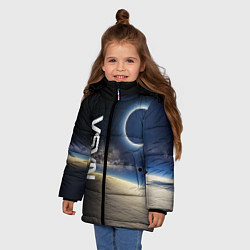 Куртка зимняя для девочки Солнечное затмение в открытом космосе, цвет: 3D-светло-серый — фото 2