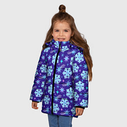 Куртка зимняя для девочки Снежинки со звездами в синем небе, цвет: 3D-черный — фото 2