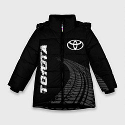 Куртка зимняя для девочки Toyota speed на темном фоне со следами шин: надпис, цвет: 3D-черный