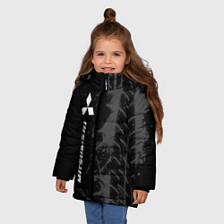 Куртка зимняя для девочки Mitsubishi speed на темном фоне со следами шин: по, цвет: 3D-черный — фото 2
