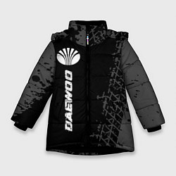 Куртка зимняя для девочки Daewoo speed на темном фоне со следами шин: по-вер, цвет: 3D-черный