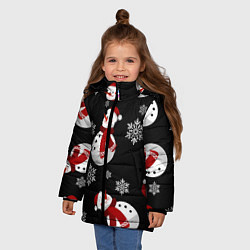 Куртка зимняя для девочки Снеговички в зимних шапочках со снежинками, цвет: 3D-черный — фото 2