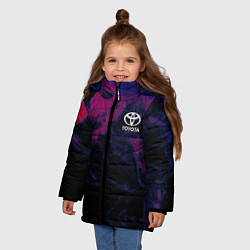 Куртка зимняя для девочки Тойота на фоне сиреневого дыма, цвет: 3D-черный — фото 2