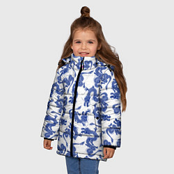 Куртка зимняя для девочки Синие новогодние драконы, цвет: 3D-черный — фото 2