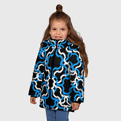 Куртка зимняя для девочки Сине-белые полосы на чёрном фоне, цвет: 3D-черный — фото 2