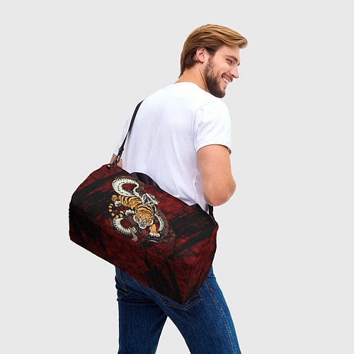 Спортивная сумка Тигр со Змеёй 2022 / 3D-принт – фото 3