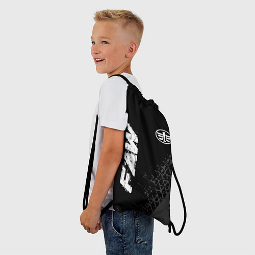 Мешок для обуви FAW speed на темном фоне со следами шин: надпись, / 3D-принт – фото 3