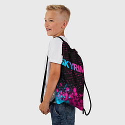 Рюкзак-мешок Skyrim - neon gradient: символ сверху, цвет: 3D-принт — фото 2