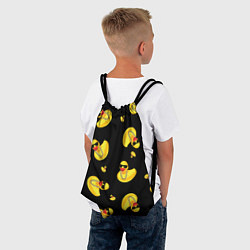 Рюкзак-мешок Жёлтая уточка в в темных очках и цепочке на черном, цвет: 3D-принт — фото 2