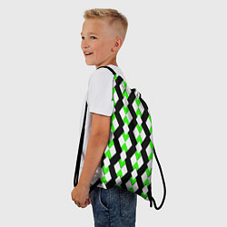 Рюкзак-мешок Зелёные и белые ромбы на чёрном фоне, цвет: 3D-принт — фото 2