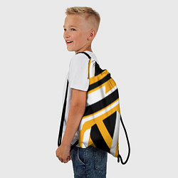Рюкзак-мешок Чёрно-белые полосы и фигуры на жёлтом фоне, цвет: 3D-принт — фото 2