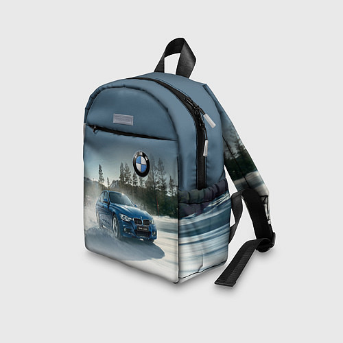 Детский рюкзак Крутая бэха мчится по лесной дороге / 3D-принт – фото 3
