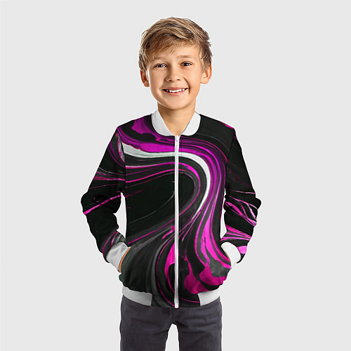 Детский бомбер Волнистые бело-розовые линии на чёрном фоне / 3D-Белый – фото 3