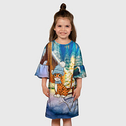 Платье клеш для девочки Тигренок на фоне зимнего дома, цвет: 3D-принт — фото 2