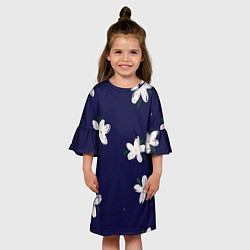 Платье клеш для девочки Белые ромашки на синем фоне, цвет: 3D-принт — фото 2