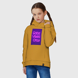 Толстовка оверсайз детская Неоновая надпись good vibes only и кирпичная стена, цвет: горчичный — фото 2