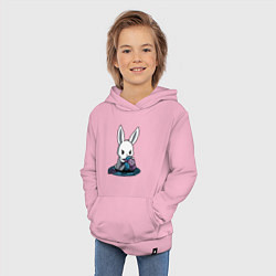 Толстовка детская хлопковая Зайчонок обнял клубки The bunny hugged the balls, цвет: светло-розовый — фото 2