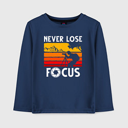 Лонгслив хлопковый детский Never lose focus, цвет: тёмно-синий