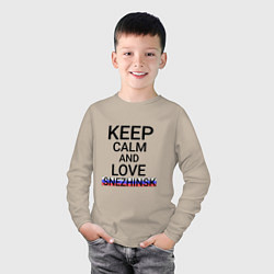 Лонгслив хлопковый детский Keep calm Snezhinsk Снежинск, цвет: миндальный — фото 2