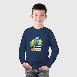 Лонгслив хлопковый детский Попугай на стопке книг, цвет: тёмно-синий — фото 2