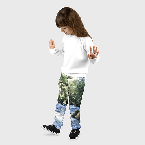Детские брюки Течёт река в лесу / 3D-принт – фото 3