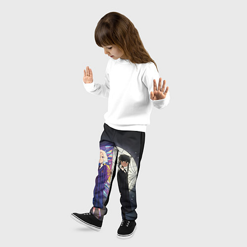 Детские брюки Энид и Уэнсдэй на фоне окна / 3D-принт – фото 3