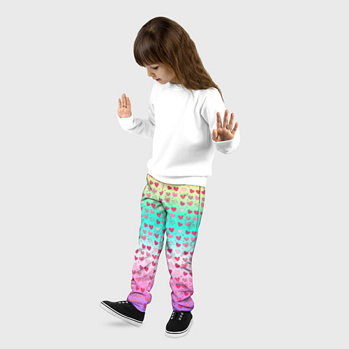 Детские брюки Паттерн сердечки на разноцветном фоне / 3D-принт – фото 3