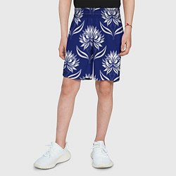 Шорты детские Абстрактные белые лотосы на синем - паттерн, цвет: 3D-принт — фото 2