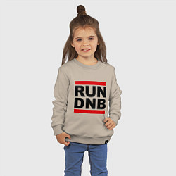 Свитшот хлопковый детский RUN DNB, цвет: миндальный — фото 2