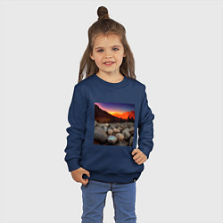 Свитшот хлопковый детский Горный пейзаж в закате солнца, каменная река, цвет: тёмно-синий — фото 2