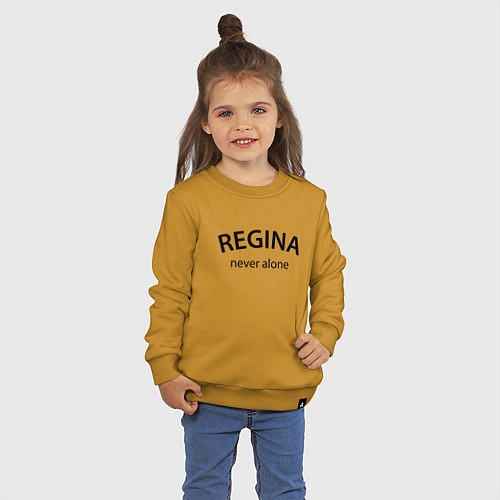 Детский свитшот Regina never alone - motto / Горчичный – фото 3