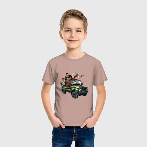 Детская футболка Персонажи жожо едут на уазике джо джо / Пыльно-розовый – фото 3