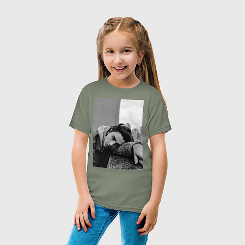 Детская футболка Шаламе черно белое фото на фоне города / Авокадо – фото 4