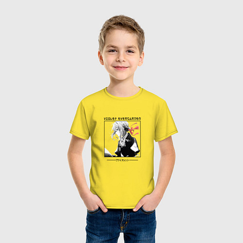 Детская футболка Вайолет Эвергарден в квадрате с иероглифами / Желтый – фото 3