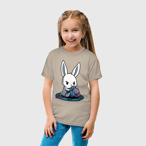Детская футболка Зайчонок обнял клубки The bunny hugged the balls / Миндальный – фото 4