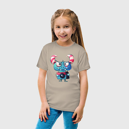 Детская футболка Маленький монстр с фотоаппаратом / Миндальный – фото 4