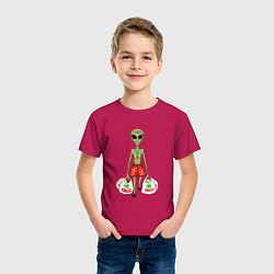 Футболка хлопковая детская Пришелец на земле с покупками, цвет: маджента — фото 2