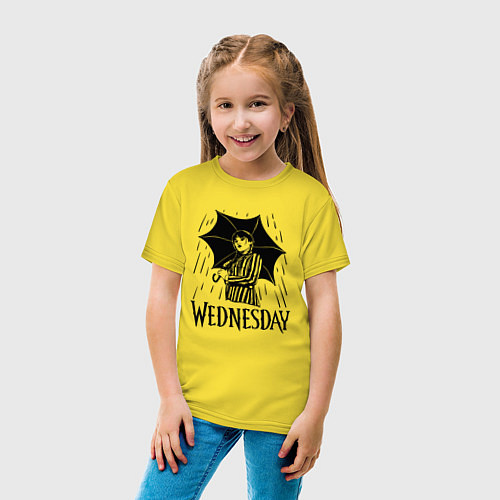 Детская футболка Уэнсдэй под дождем / Желтый – фото 4