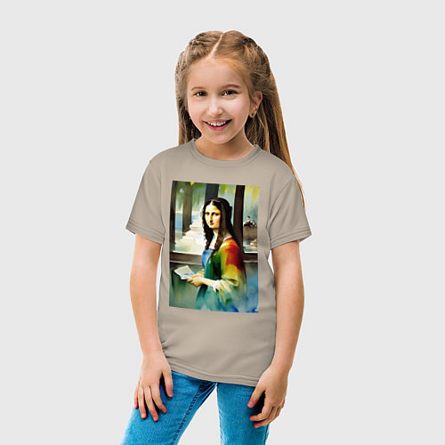 Детская футболка Мона Лиза в библиотеке - нейросеть - акварель / Миндальный – фото 4