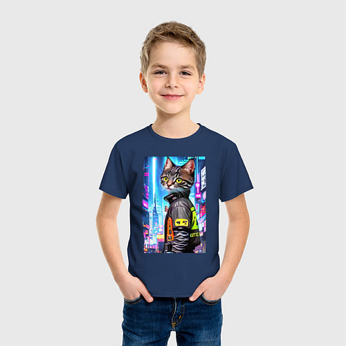 Детская футболка Котёнок в мегаполисе - нейросеть / Тёмно-синий – фото 3