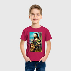Футболка хлопковая детская Мона Лиза лабает на гитаре, цвет: маджента — фото 2