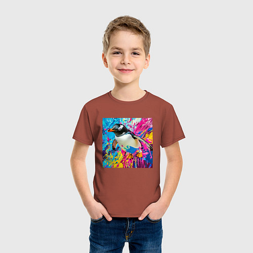 Детская футболка Плавающий в краске пингвин / Кирпичный – фото 3