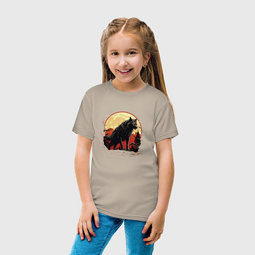 Детская футболка Черный волк на горе / Миндальный – фото 4