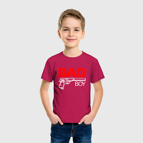 Детская футболка Bad boy - with gun / Маджента – фото 3