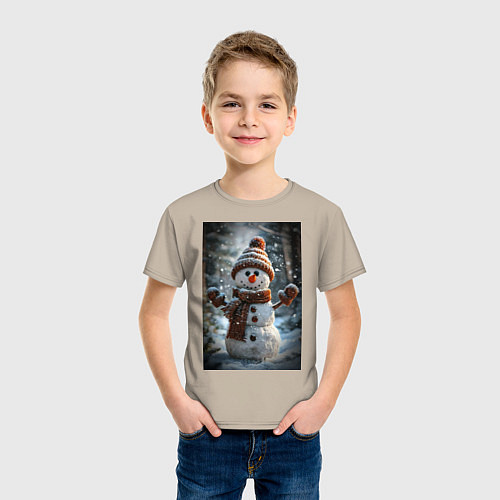 Детская футболка Снеговик в шапке и шарфе / Миндальный – фото 3