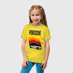 Футболка хлопковая детская Автомобиль Porsche на фоне флага ФРГ, цвет: желтый — фото 2