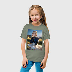 Футболка хлопковая детская Вайолет Эвергарден на лугу, цвет: авокадо — фото 2